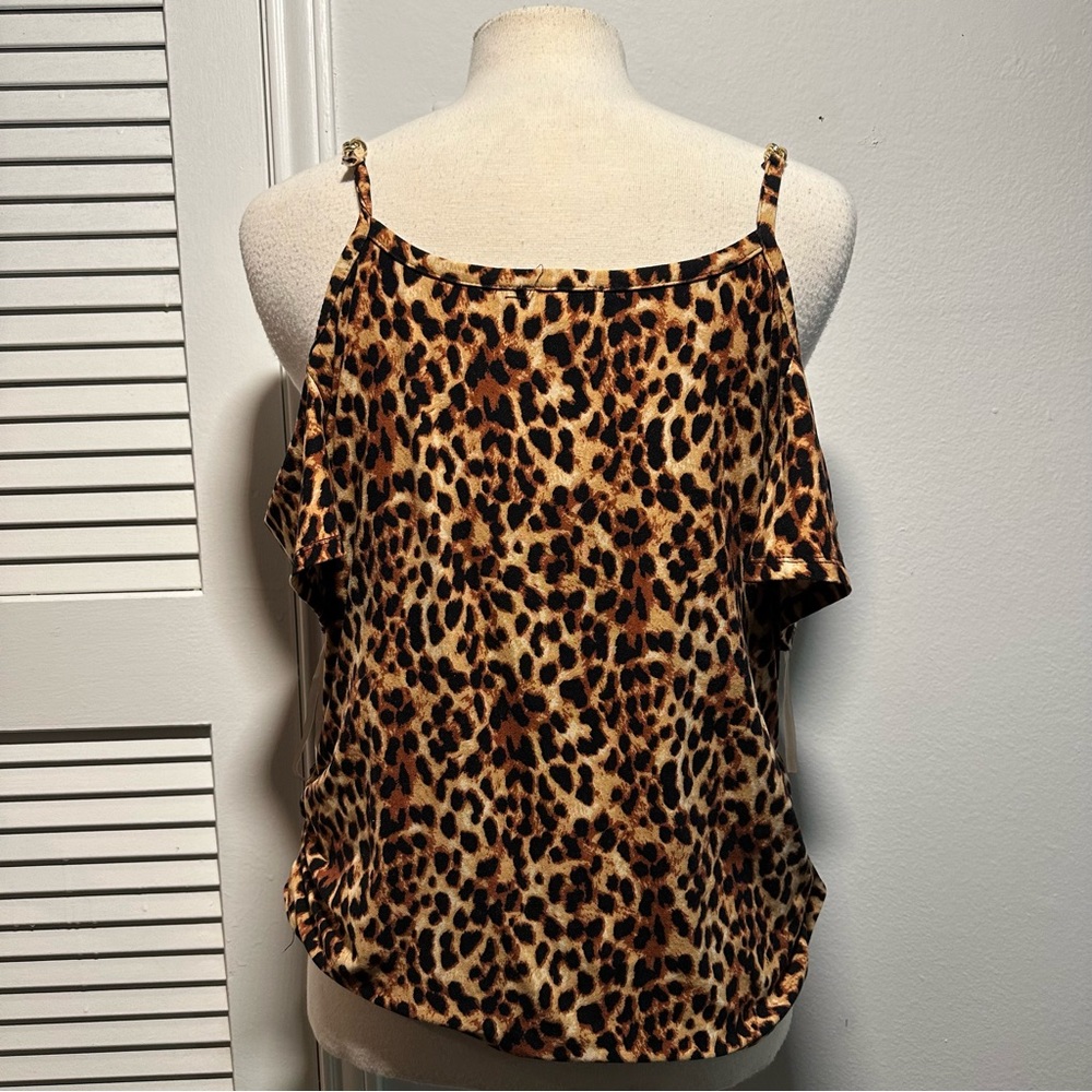 Discreet Animal Print Top - Picture 2 of 4